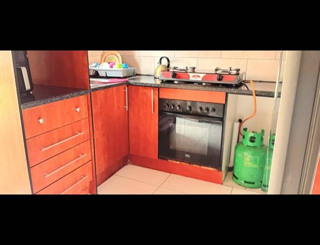2 BEDROOM TOWNHOUSE FOR SALE IN KEW